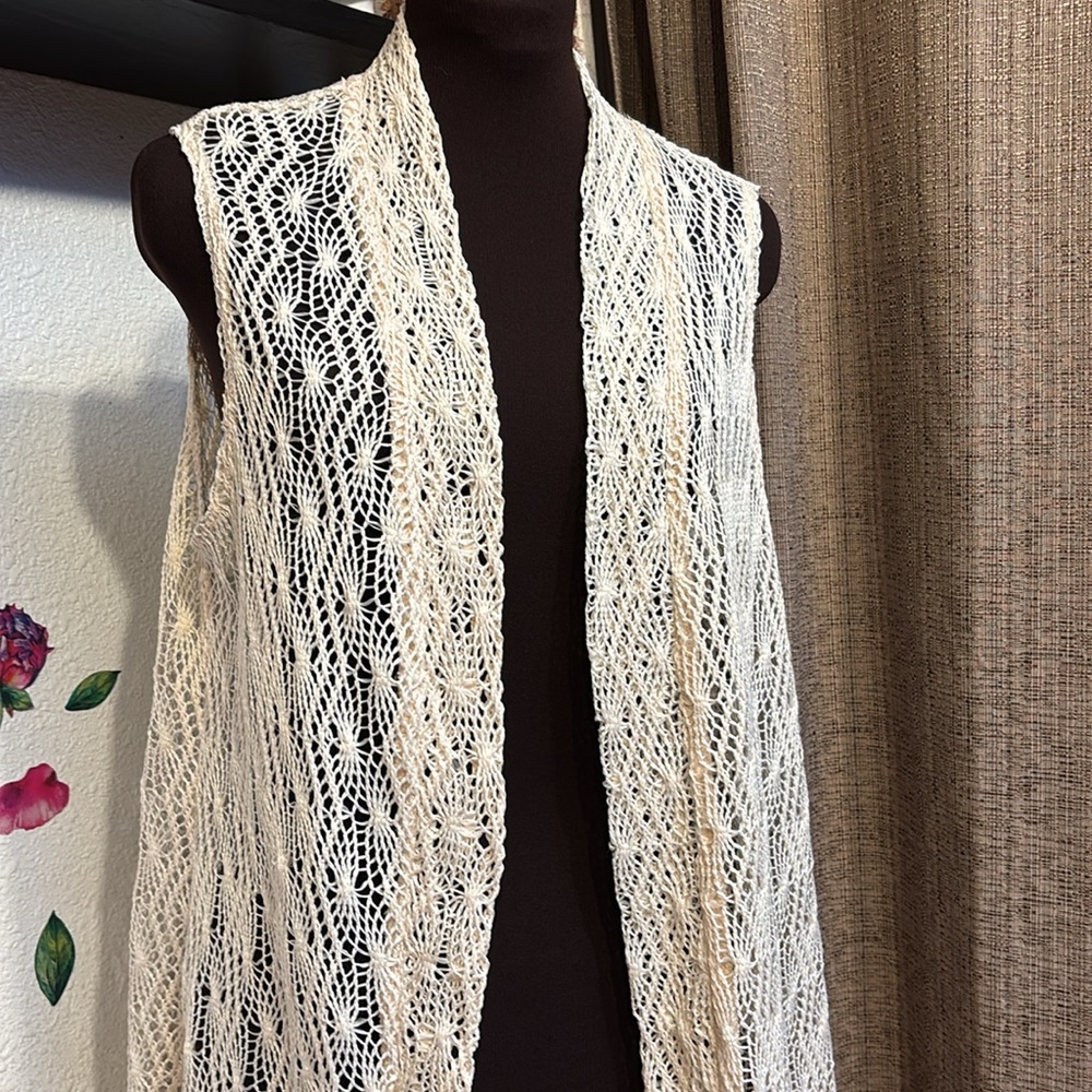Vintage 1990’s Slinky Brand elegant sleeveless cream open crochet vest. Size XL.